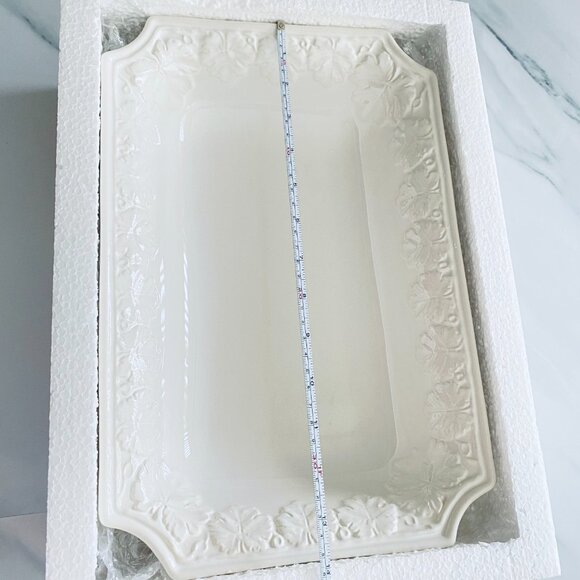 BNIB Italian Ceramic Serving Dishes - Pottery Embossed Leaves Border - Set of 3 - Picture 5 of 6